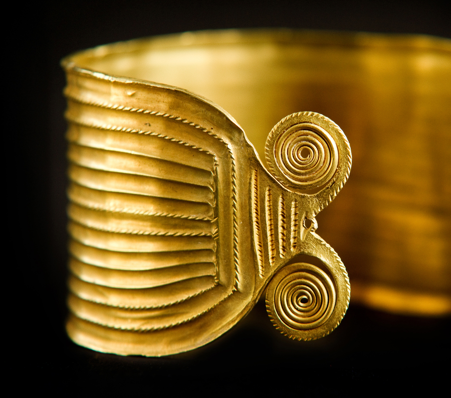 Goldenes Armband aus Nassenheide. Archäologischer Fund. Foto: Fritz Fabert.