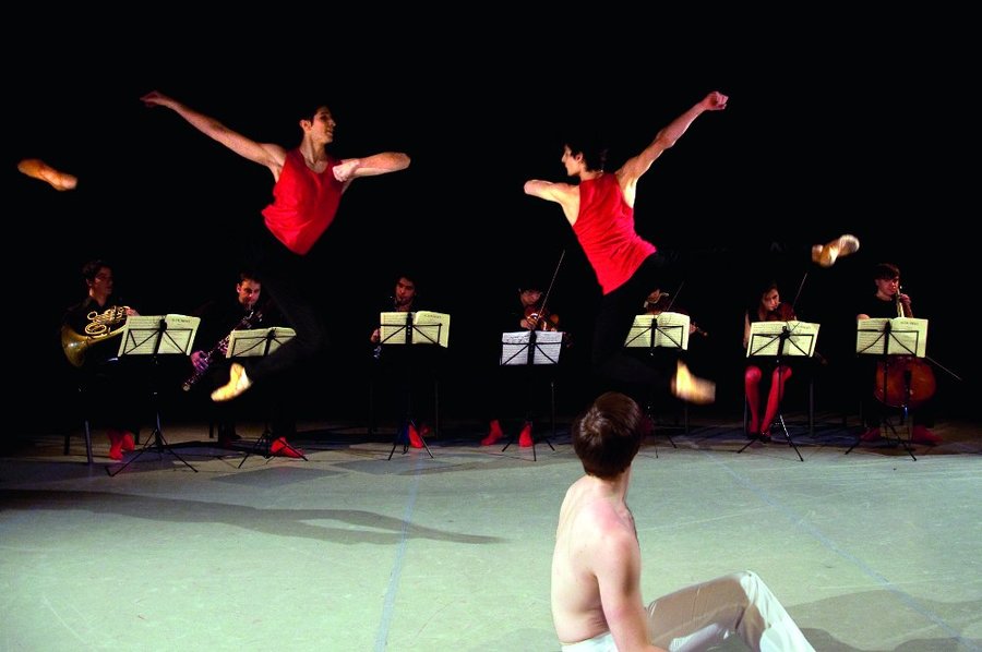 Das Bundesjugendballett praesentiert sich aus naechster Naehe Podium KammerTanz