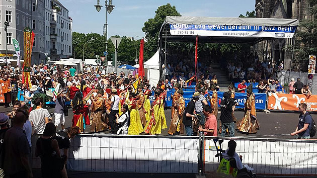 Der CBC beim Karneval der Kulturen in Berlin - Ansicht Straßenumzug