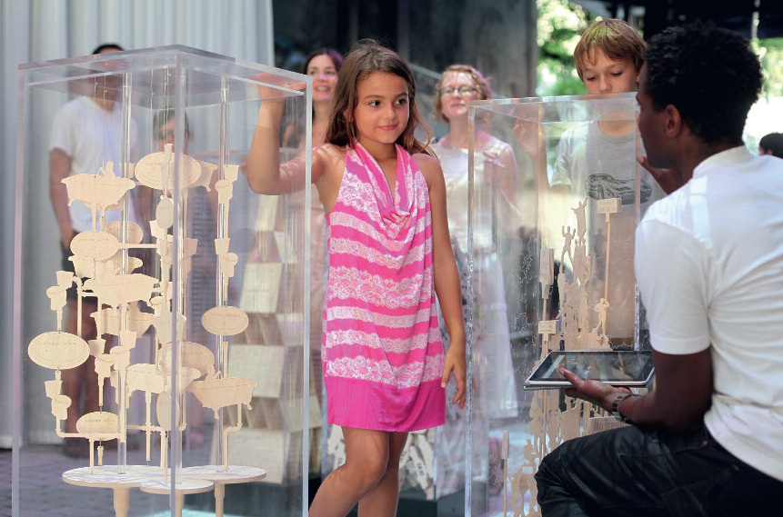 BMW Guggenheim Lab New York City, Architektur: Atelier Bow-Wow, Innenansicht mit der interaktiven Installation „Urbanology“ 