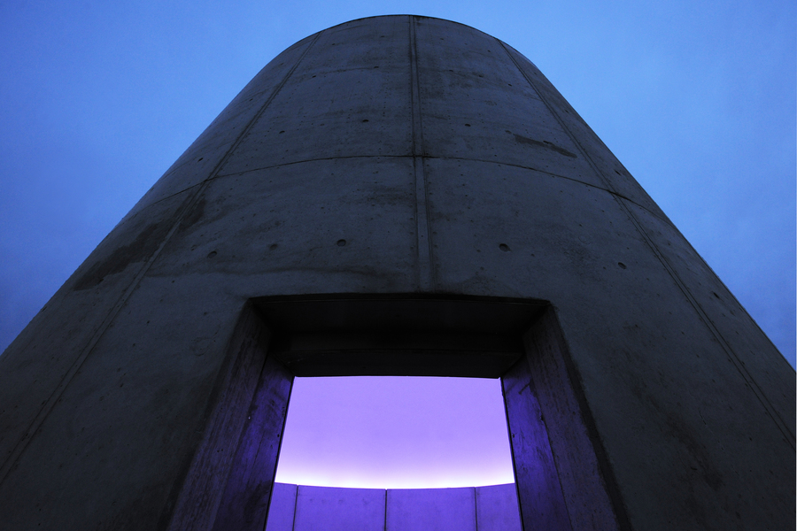 Blick in den Himmel aus dem Skyspace von James Turrell - Lichtkunst 